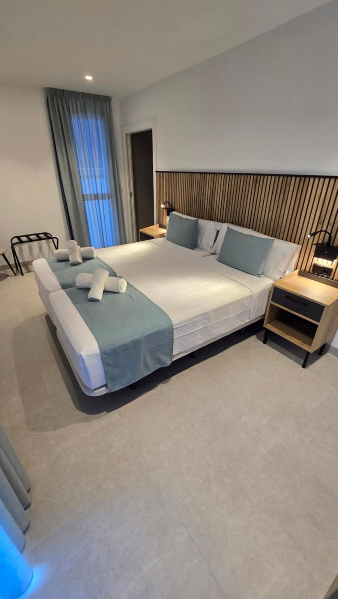 Hostal Rambla 24 By Holihome Alicante Bagian luar foto
