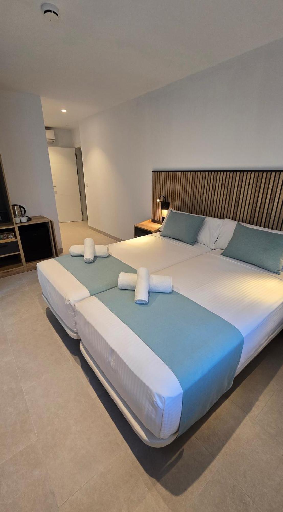 Hostal Rambla 24 By Holihome Alicante Bagian luar foto