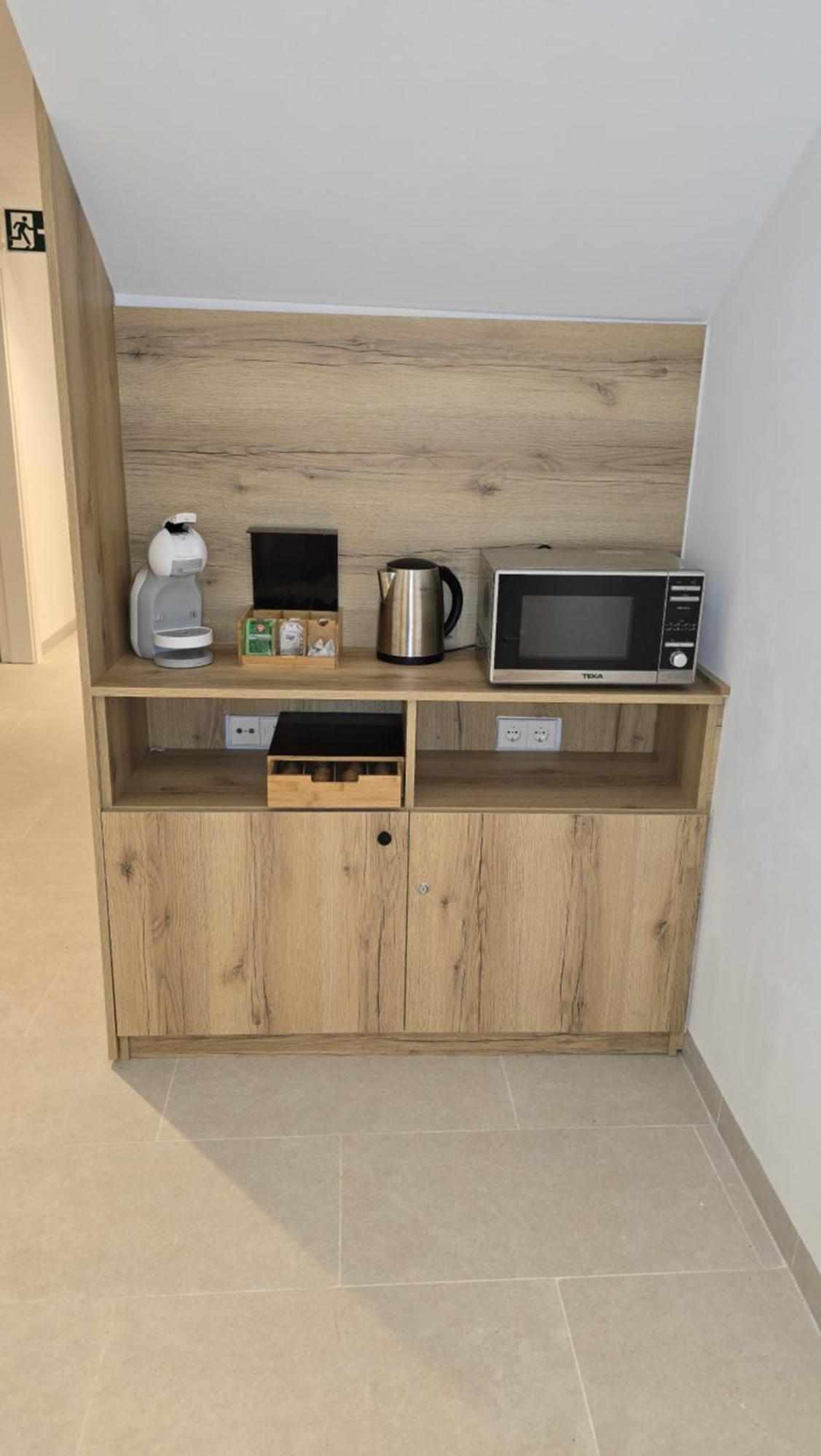 Hostal Rambla 24 By Holihome Alicante Bagian luar foto