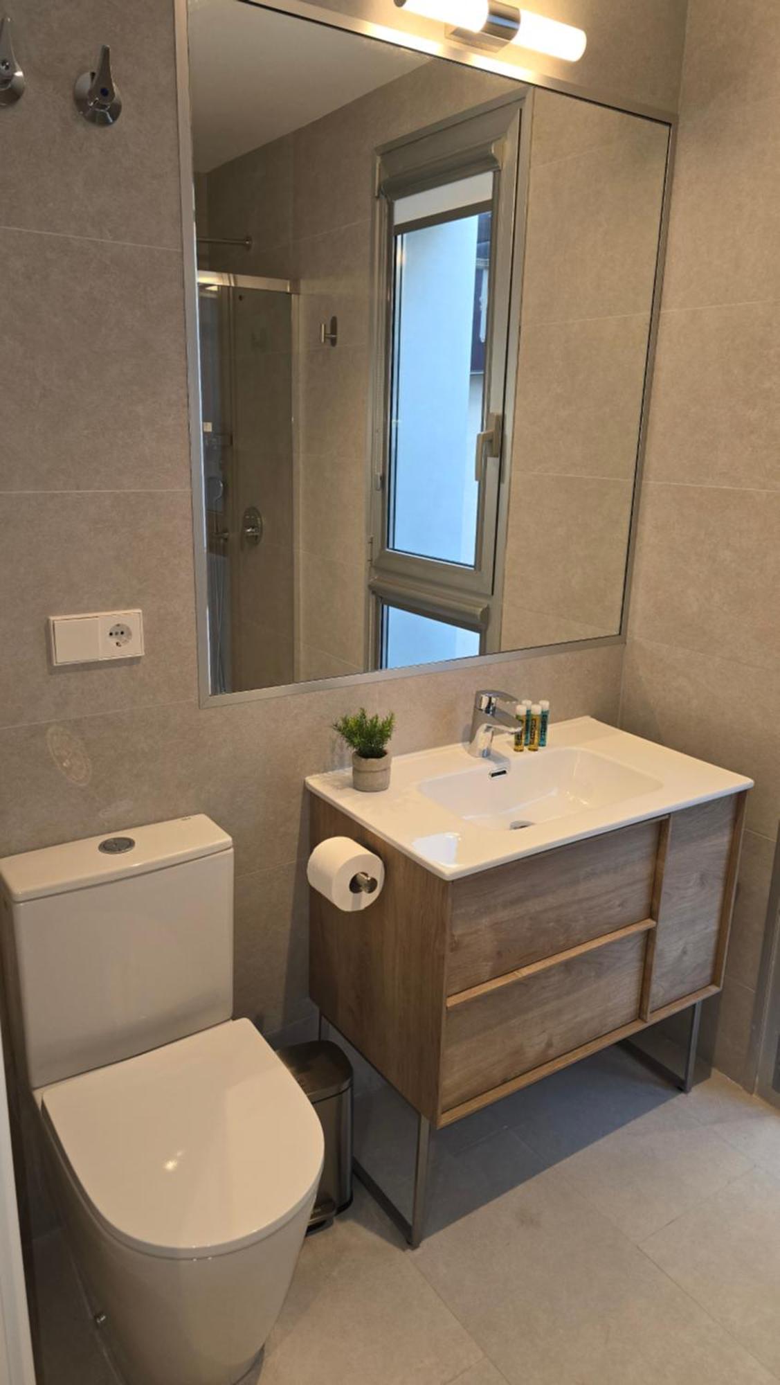 Hostal Rambla 24 By Holihome Alicante Bagian luar foto