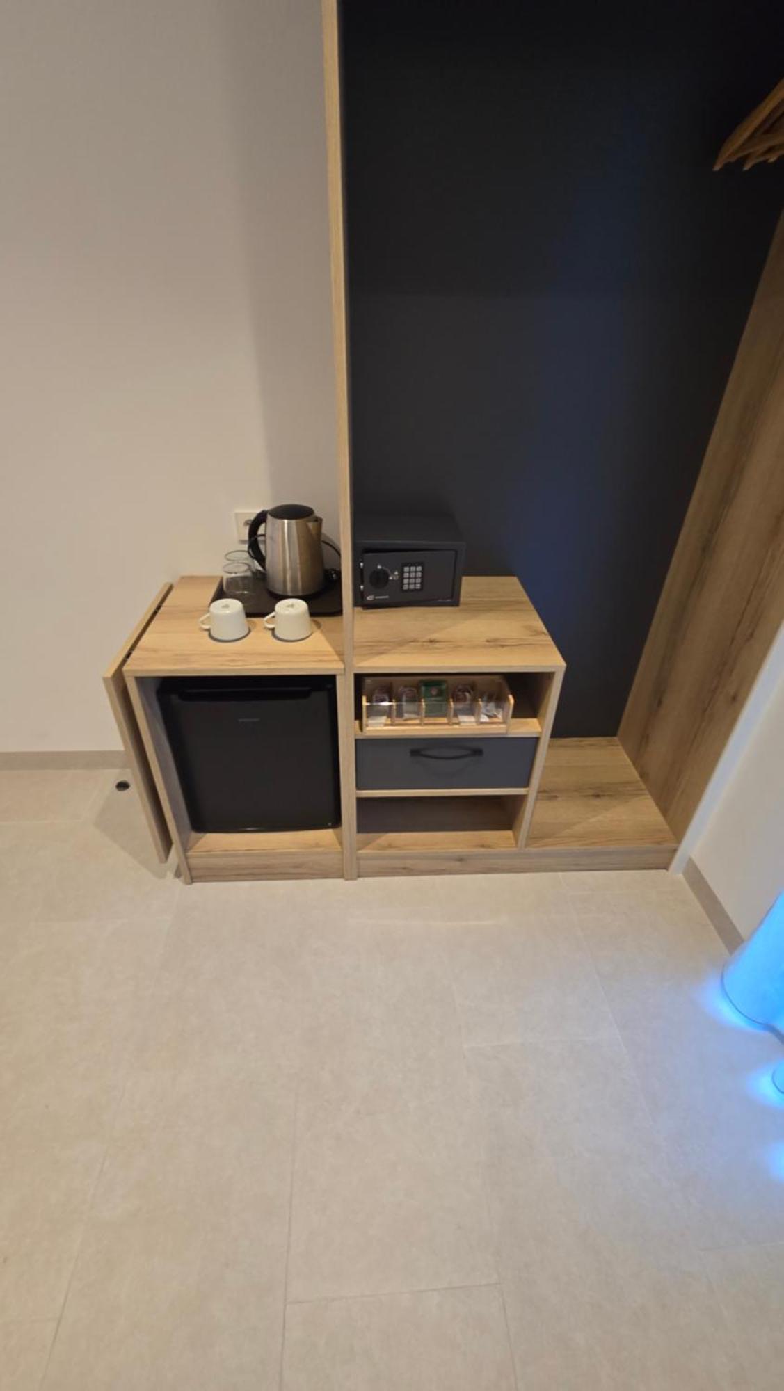 Hostal Rambla 24 By Holihome Alicante Bagian luar foto