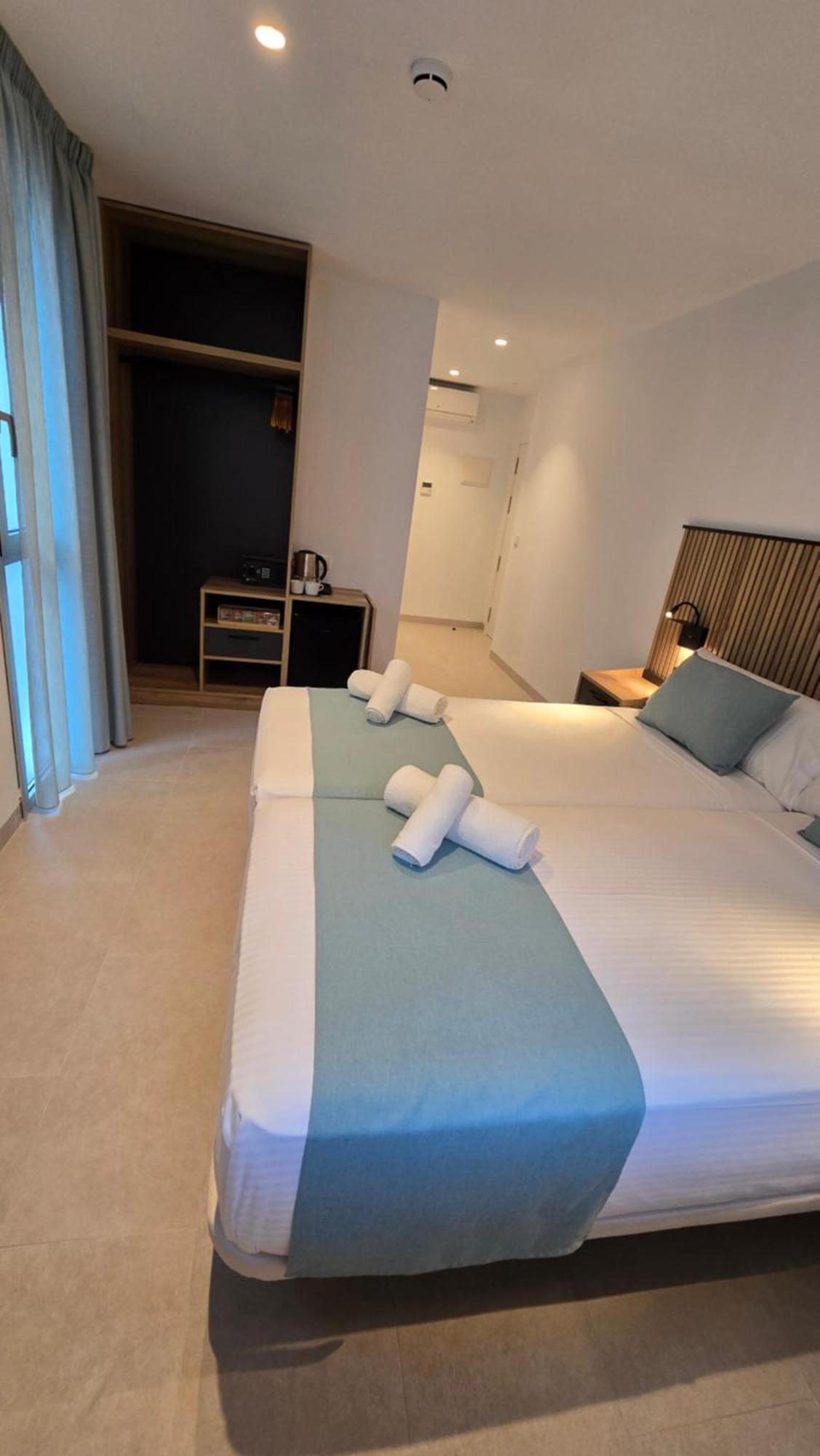 Hostal Rambla 24 By Holihome Alicante Bagian luar foto