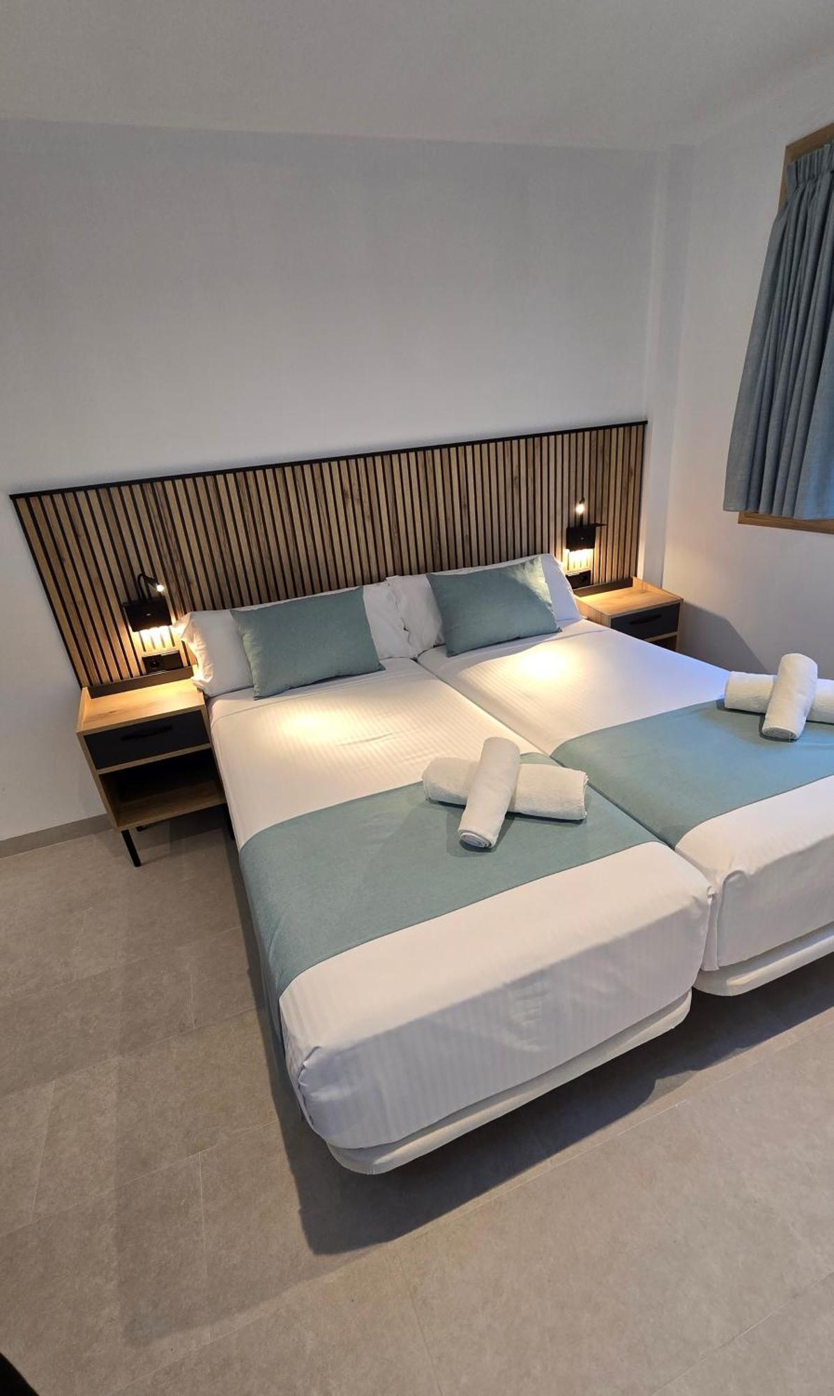 Hostal Rambla 24 By Holihome Alicante Bagian luar foto