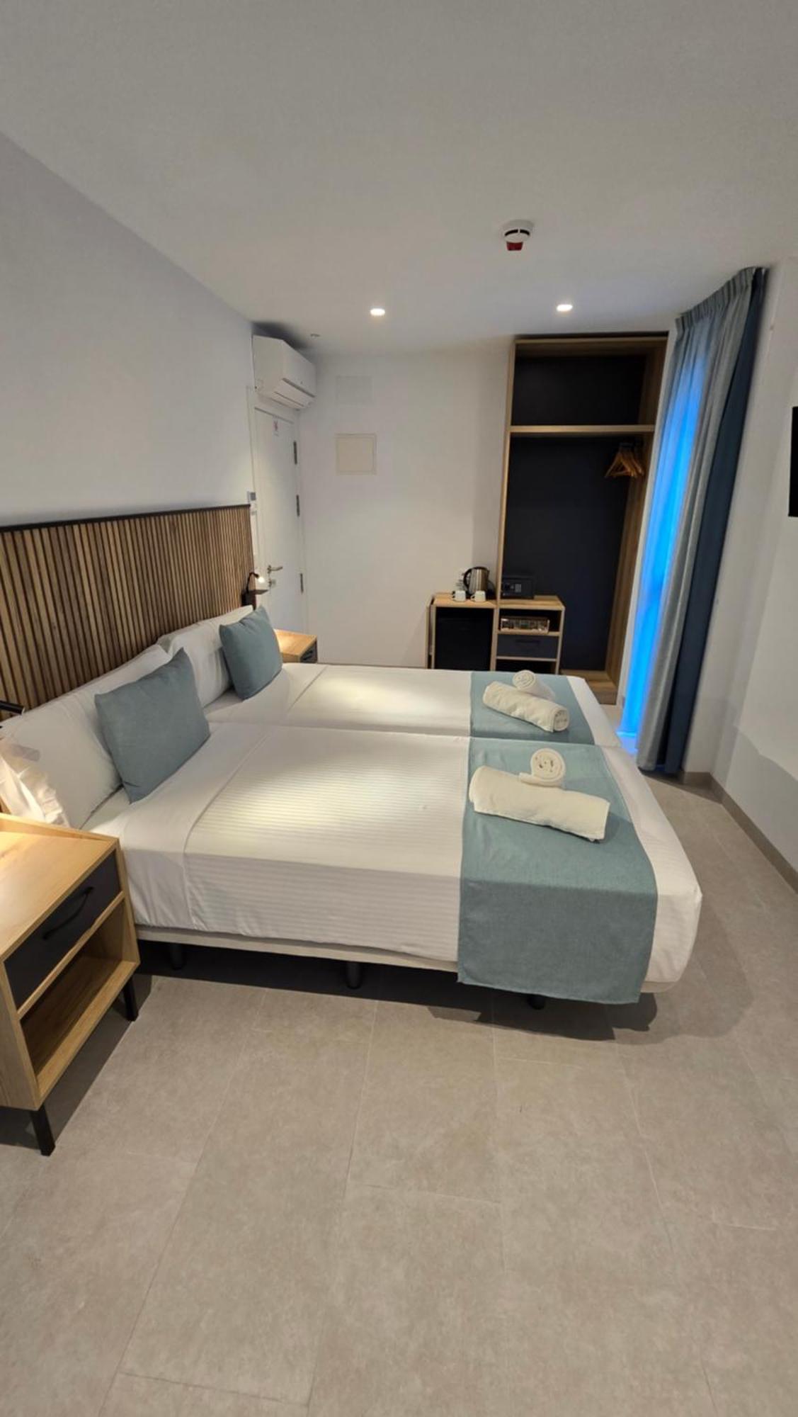 Hostal Rambla 24 By Holihome Alicante Bagian luar foto