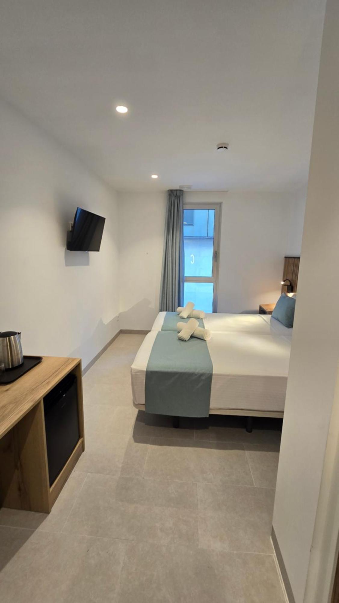 Hostal Rambla 24 By Holihome Alicante Bagian luar foto
