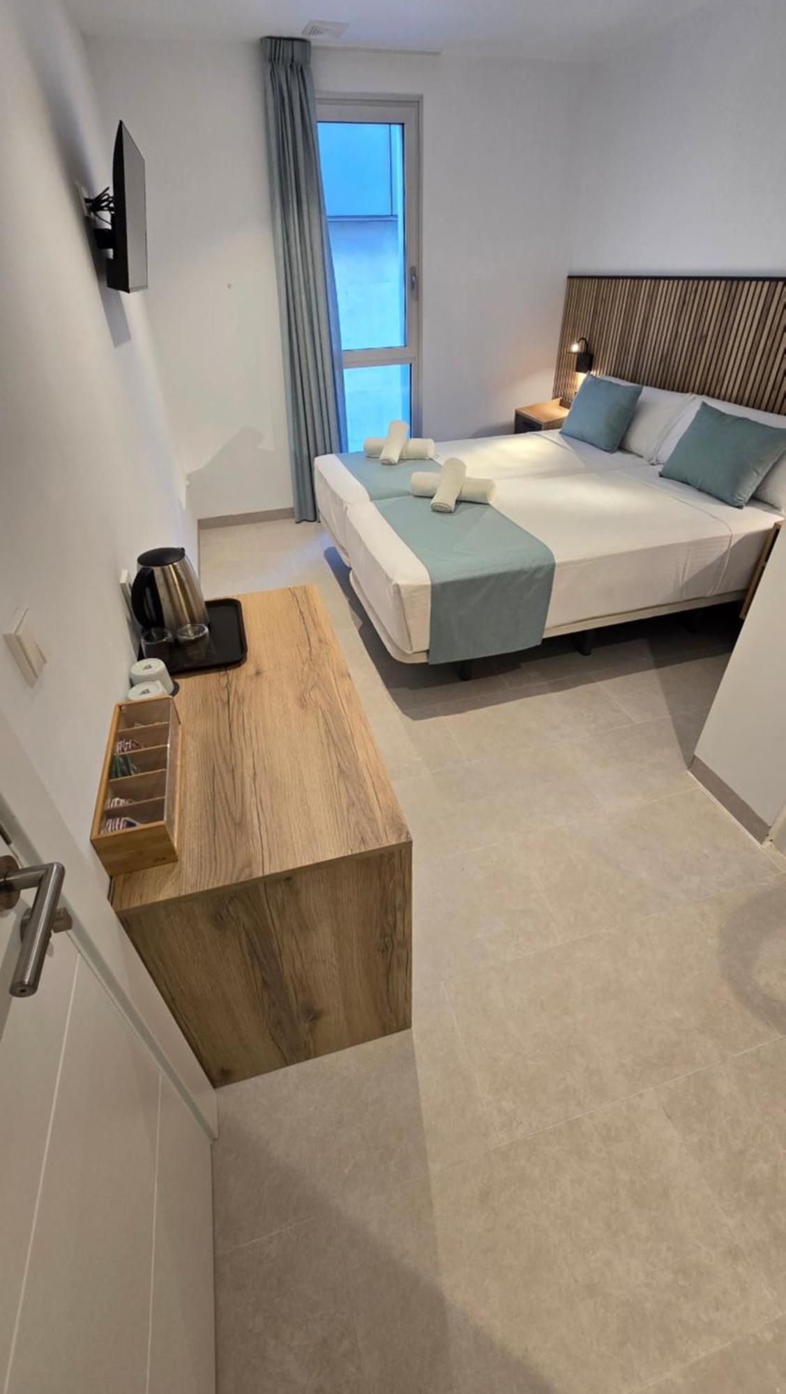 Hostal Rambla 24 By Holihome Alicante Bagian luar foto