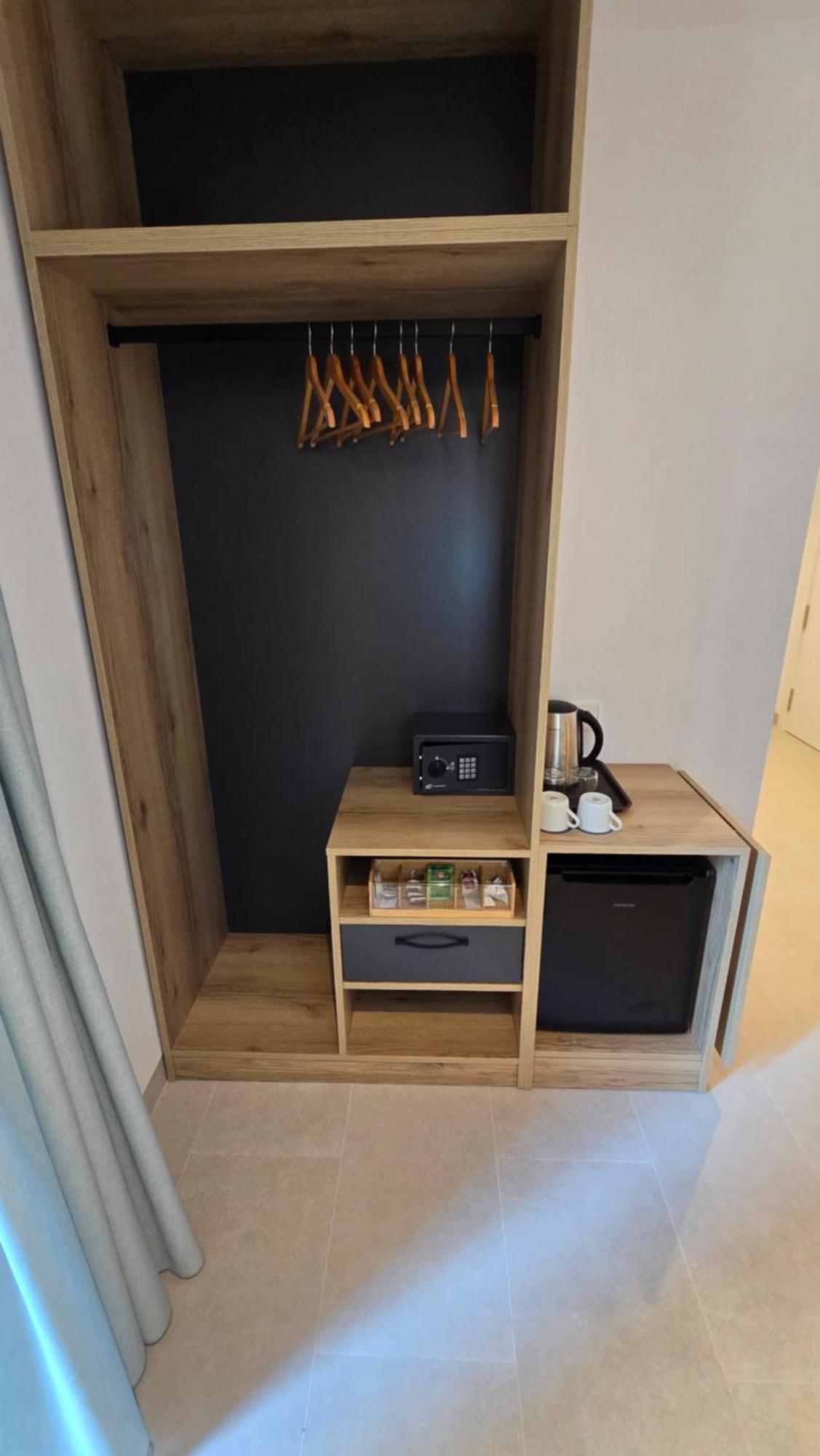Hostal Rambla 24 By Holihome Alicante Bagian luar foto
