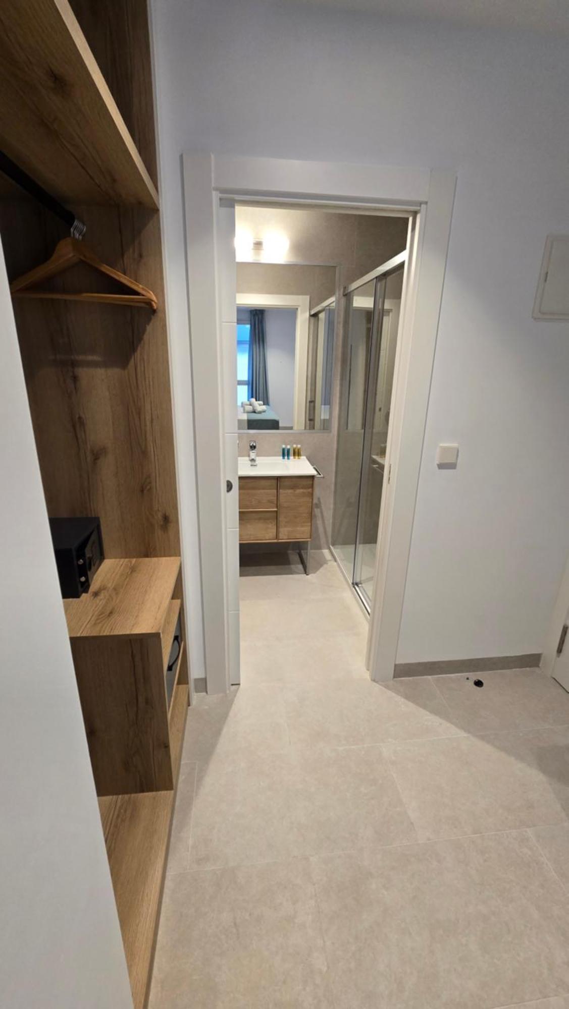 Hostal Rambla 24 By Holihome Alicante Bagian luar foto