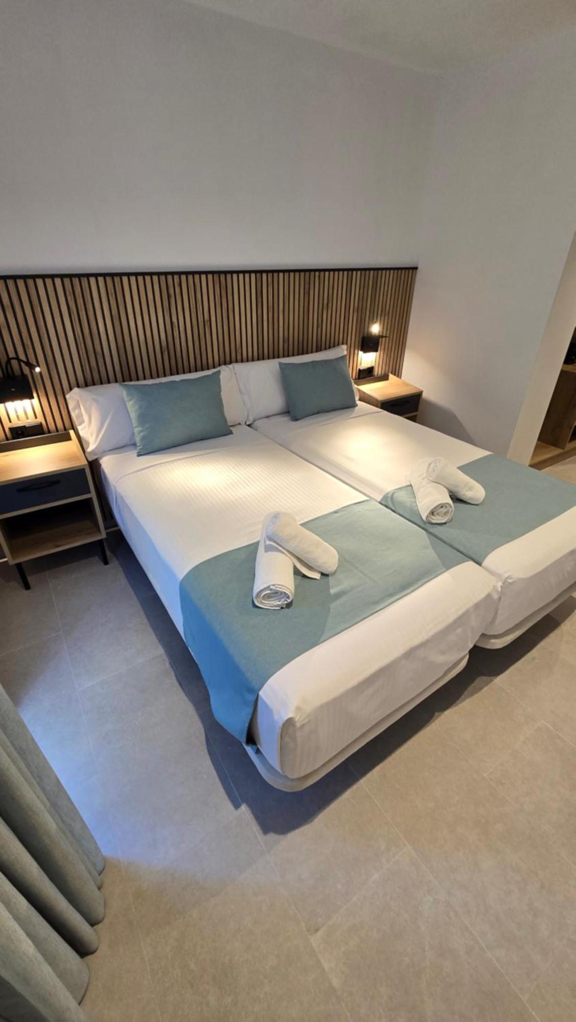 Hostal Rambla 24 By Holihome Alicante Bagian luar foto