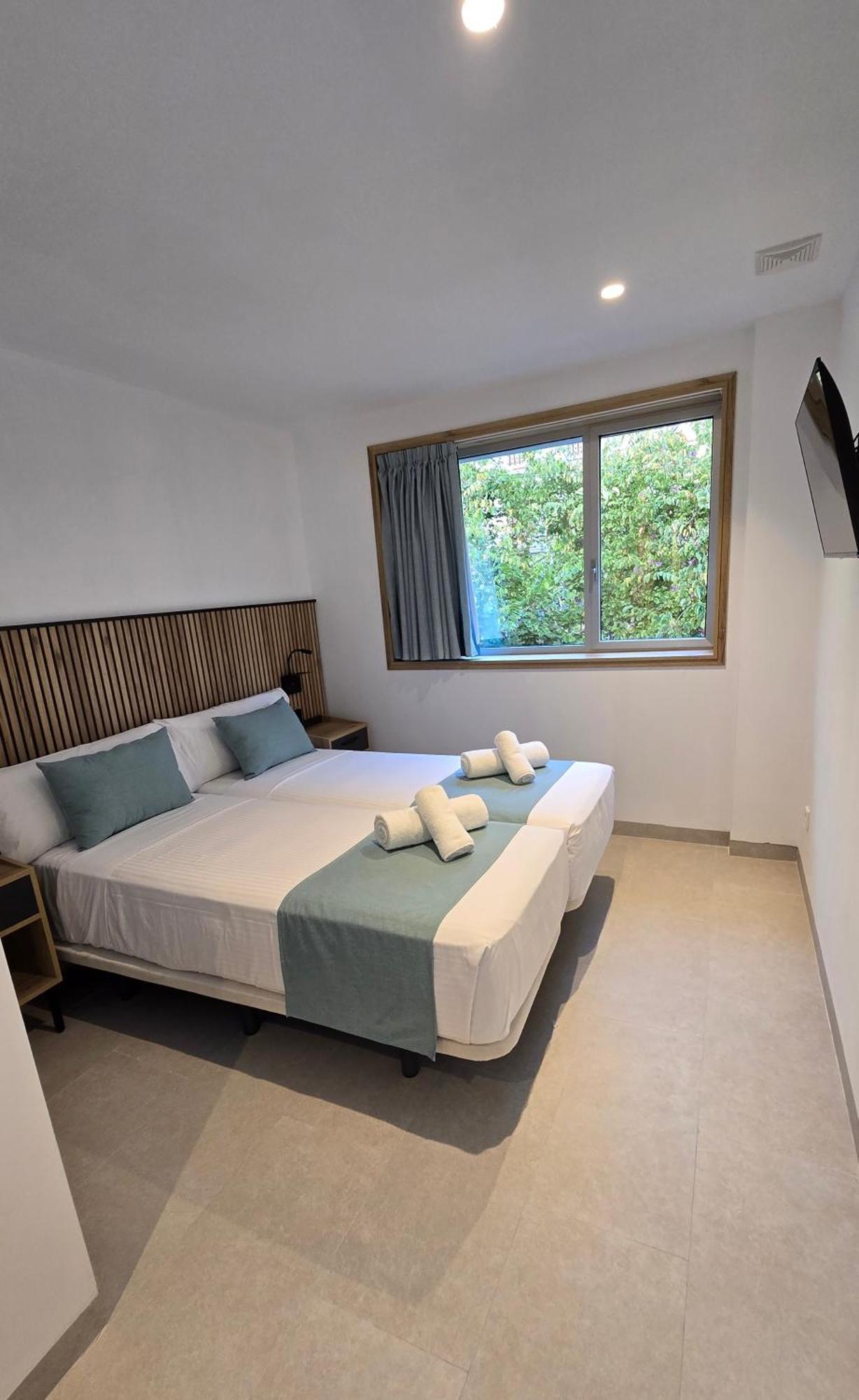 Hostal Rambla 24 By Holihome Alicante Bagian luar foto