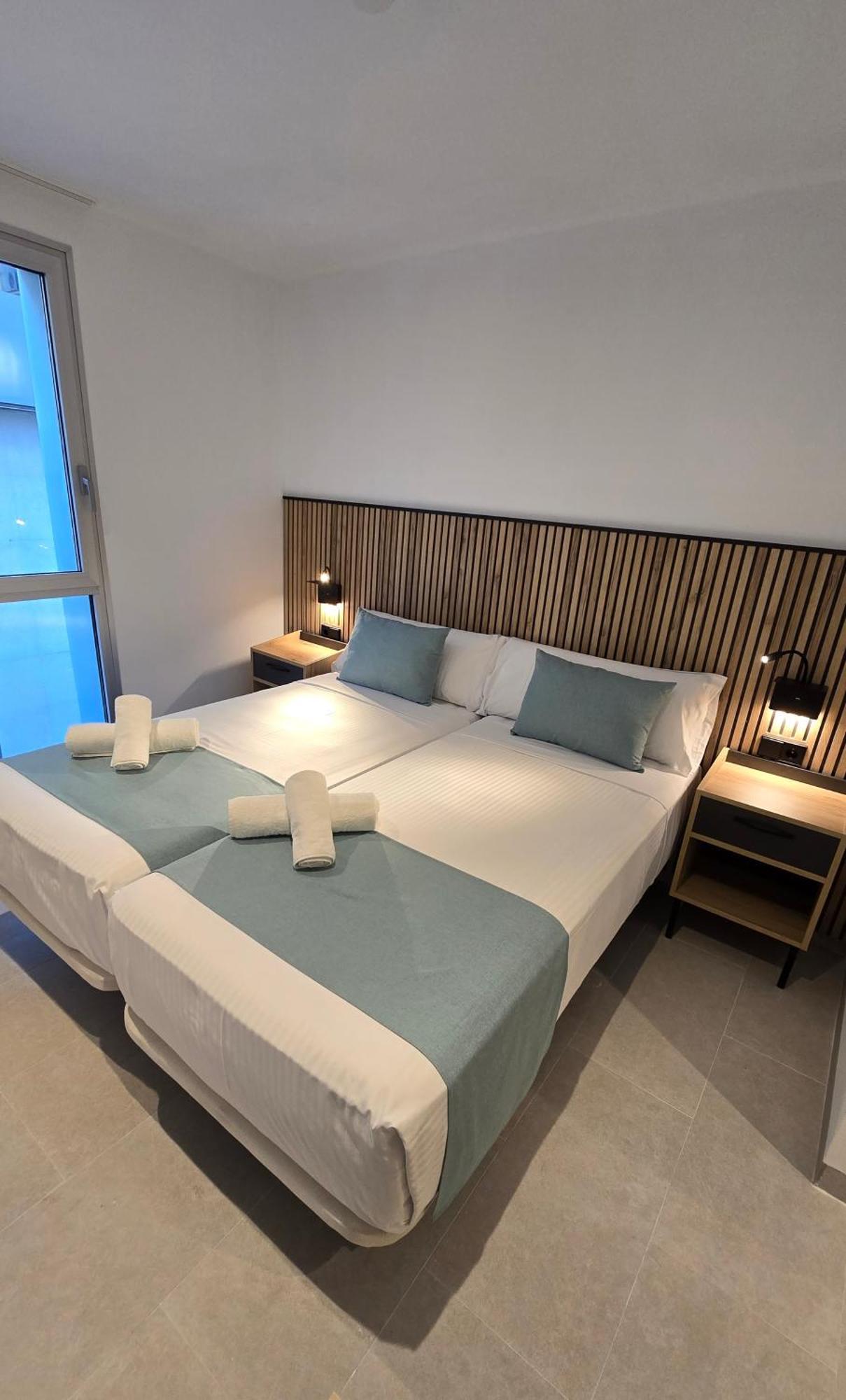 Hostal Rambla 24 By Holihome Alicante Bagian luar foto