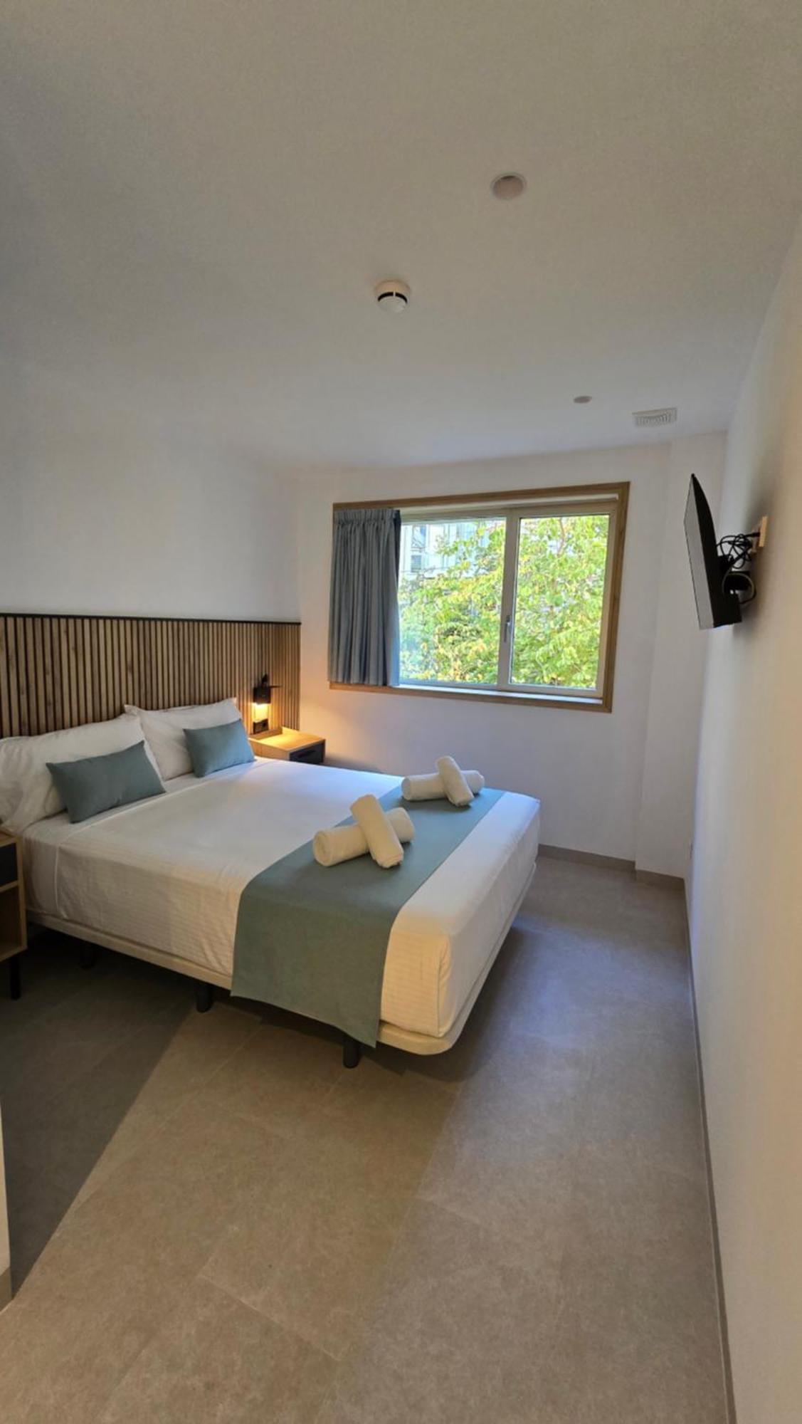 Hostal Rambla 24 By Holihome Alicante Bagian luar foto