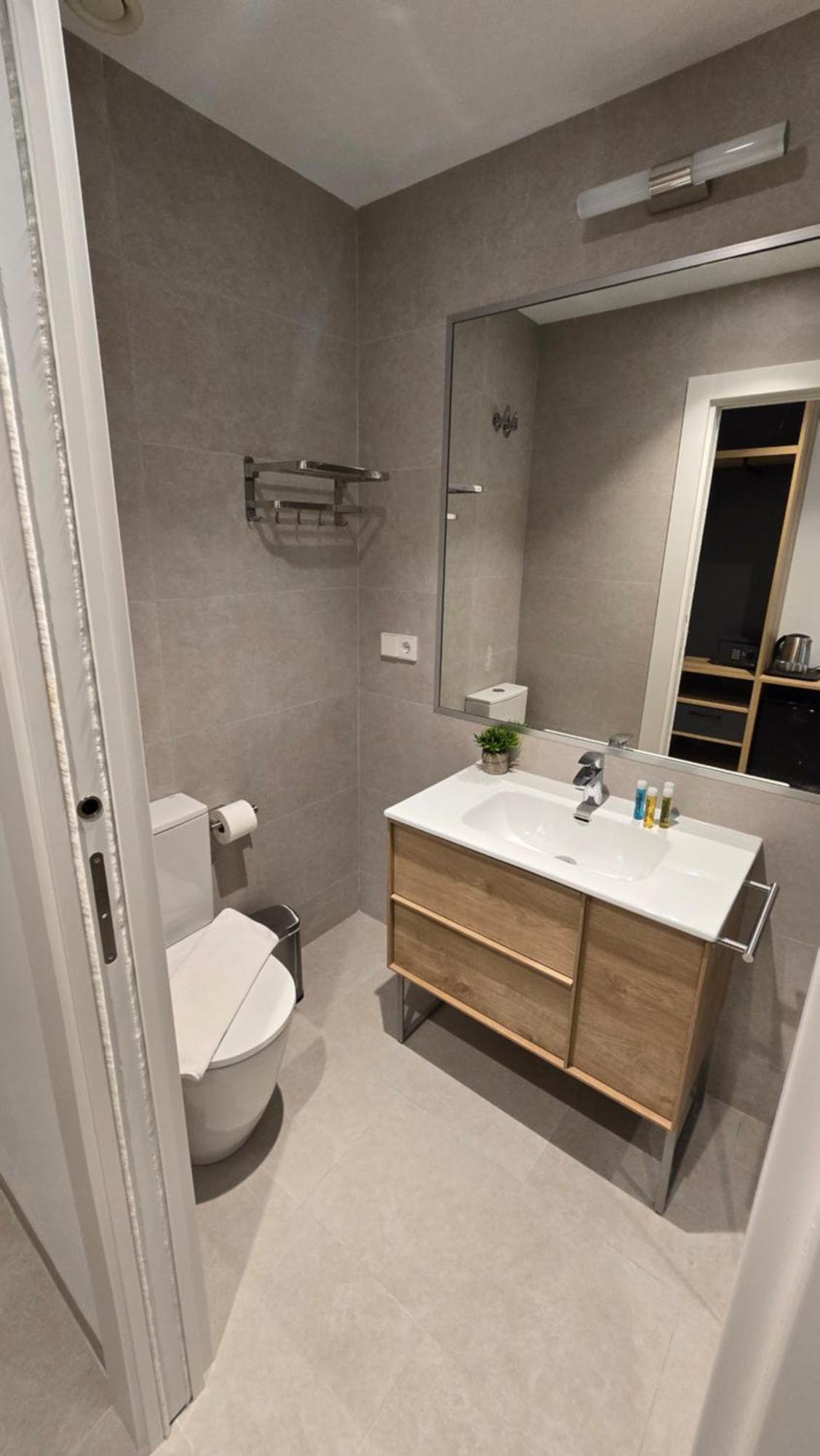 Hostal Rambla 24 By Holihome Alicante Bagian luar foto