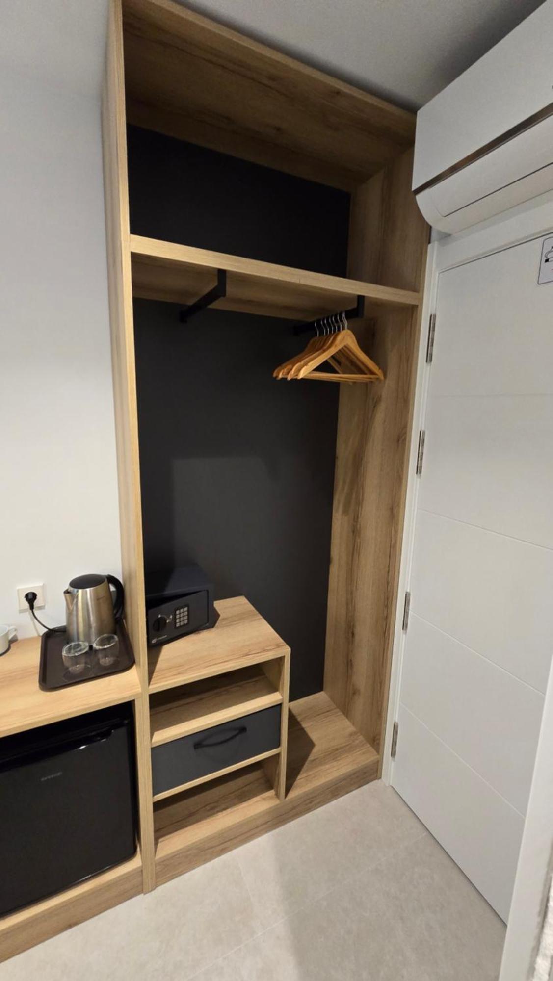 Hostal Rambla 24 By Holihome Alicante Bagian luar foto